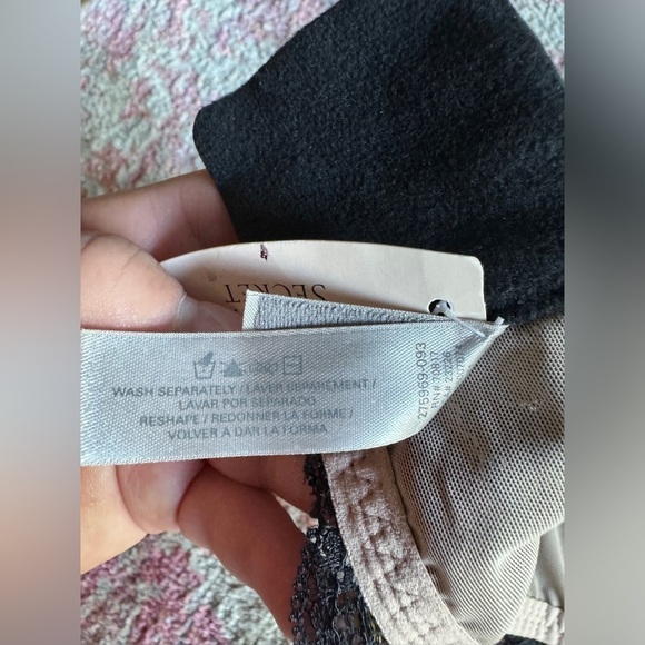 NWT Victoria’s Secret no wire Bra size large black lace - Picture 5 of 6